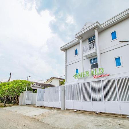 Emerald Residence Medan Exterior photo