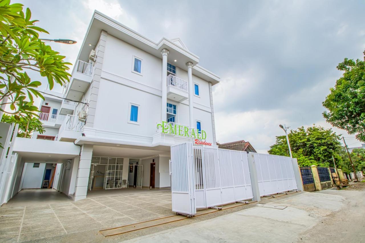 Emerald Residence Medan Exterior photo