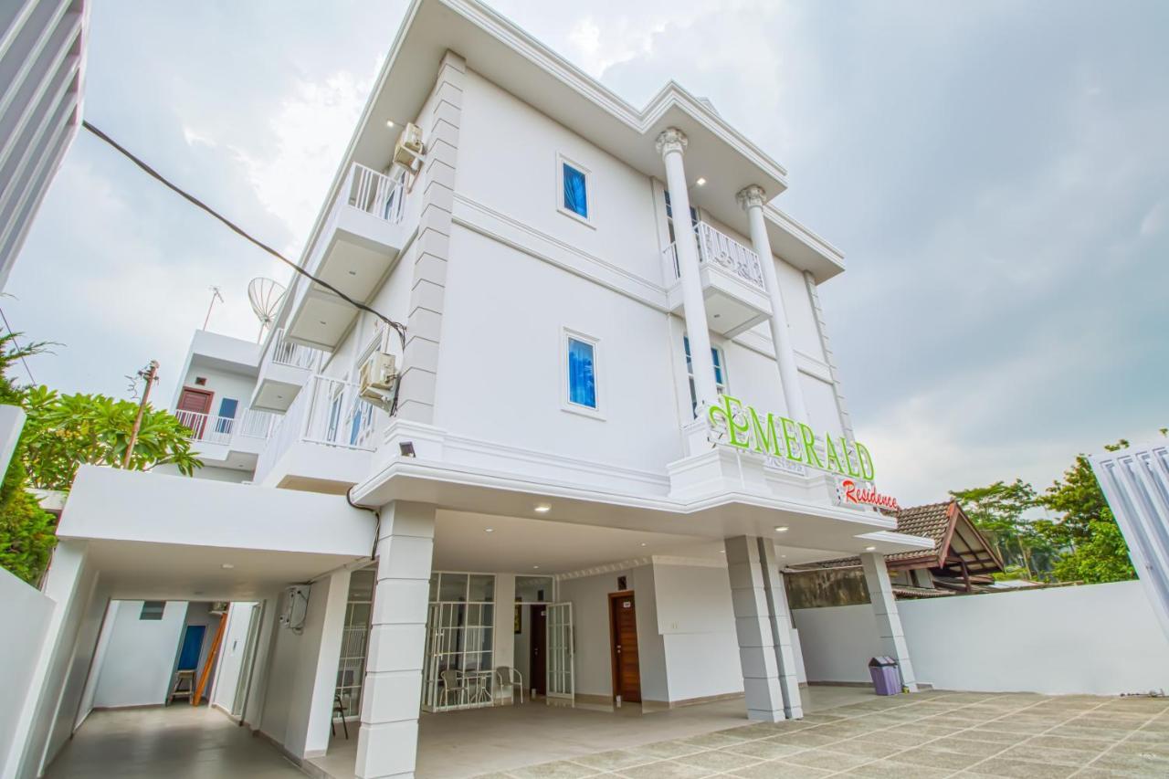 Emerald Residence Medan Exterior photo